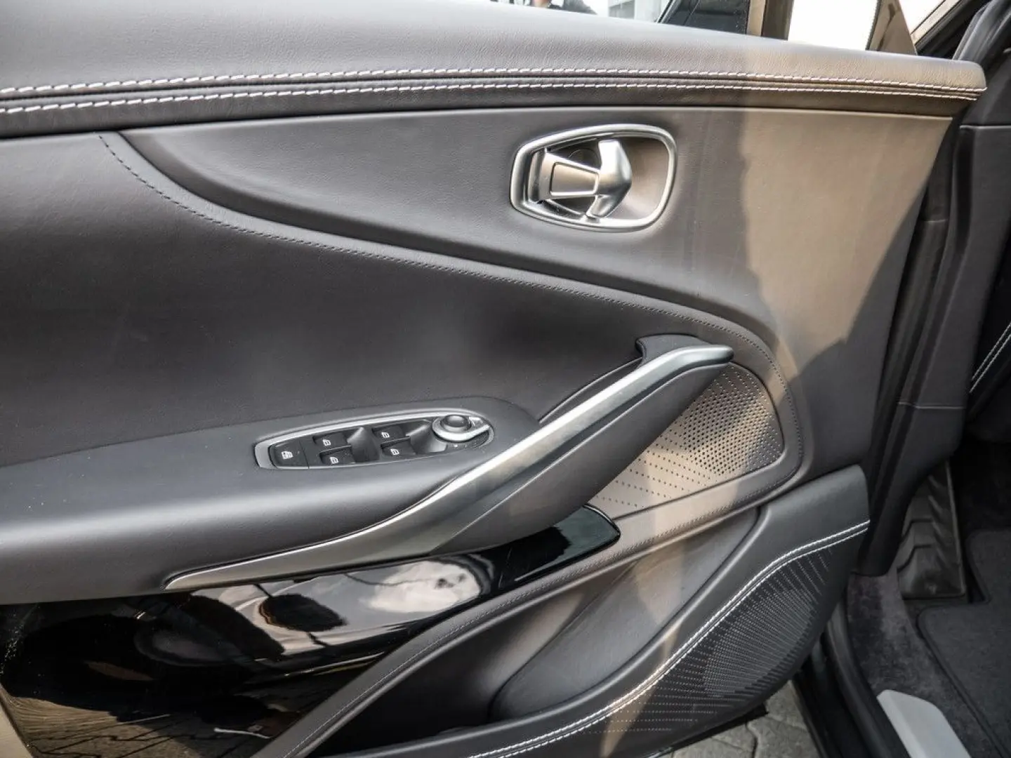DBX Xenon Grey Onyx Black AHK