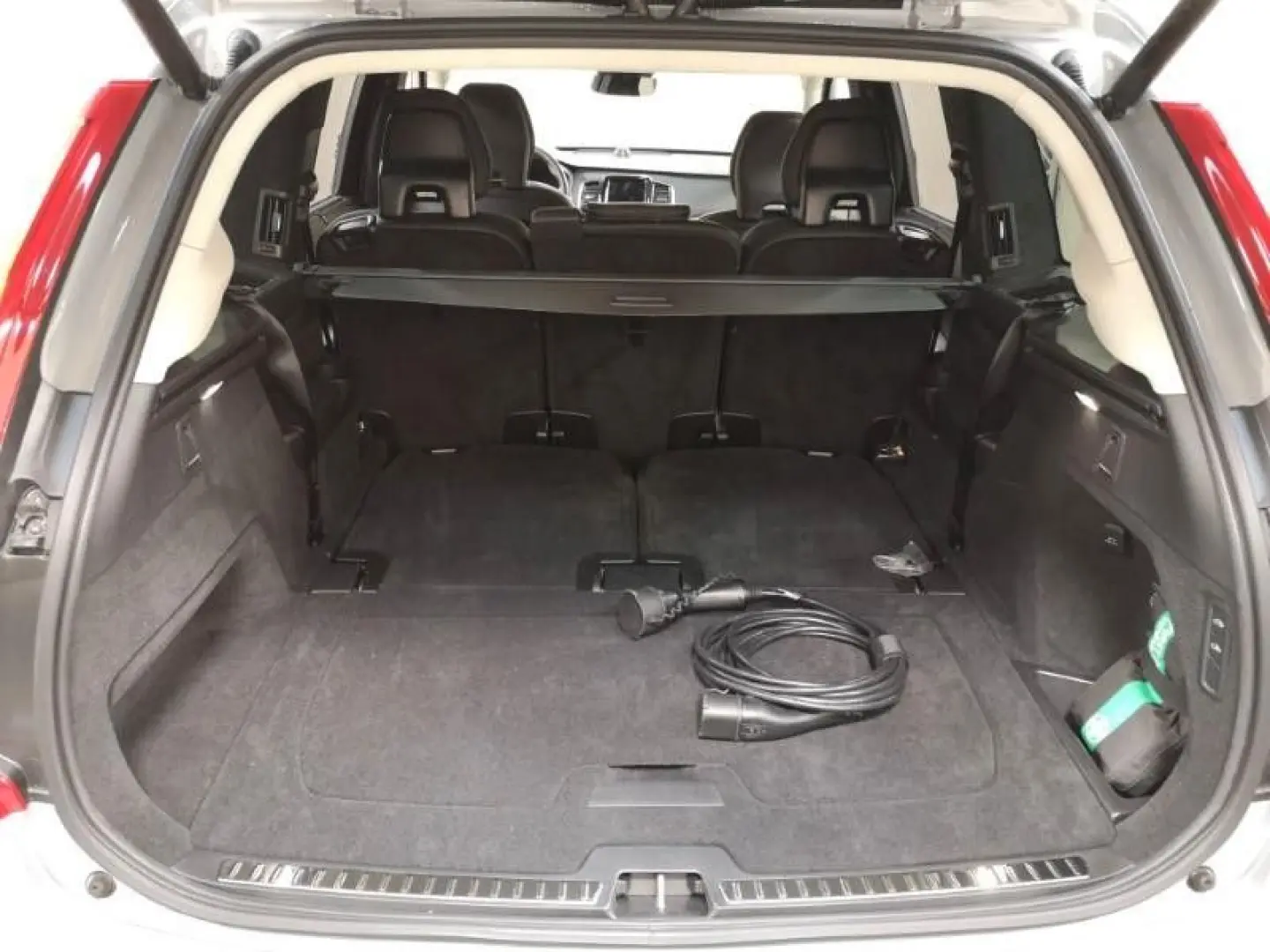 XC90 T8 Ultra DarkPlug-In Hybrid AWD Luftfwk B&W