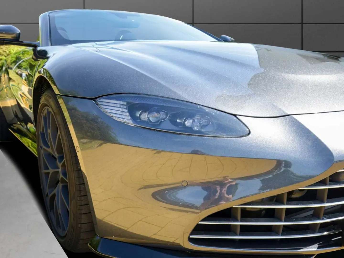 V8 Vantage Roadster
