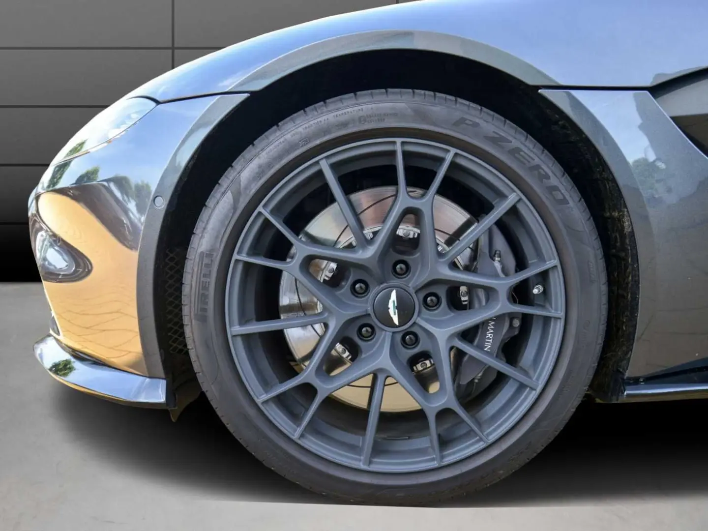 V8 Vantage Roadster