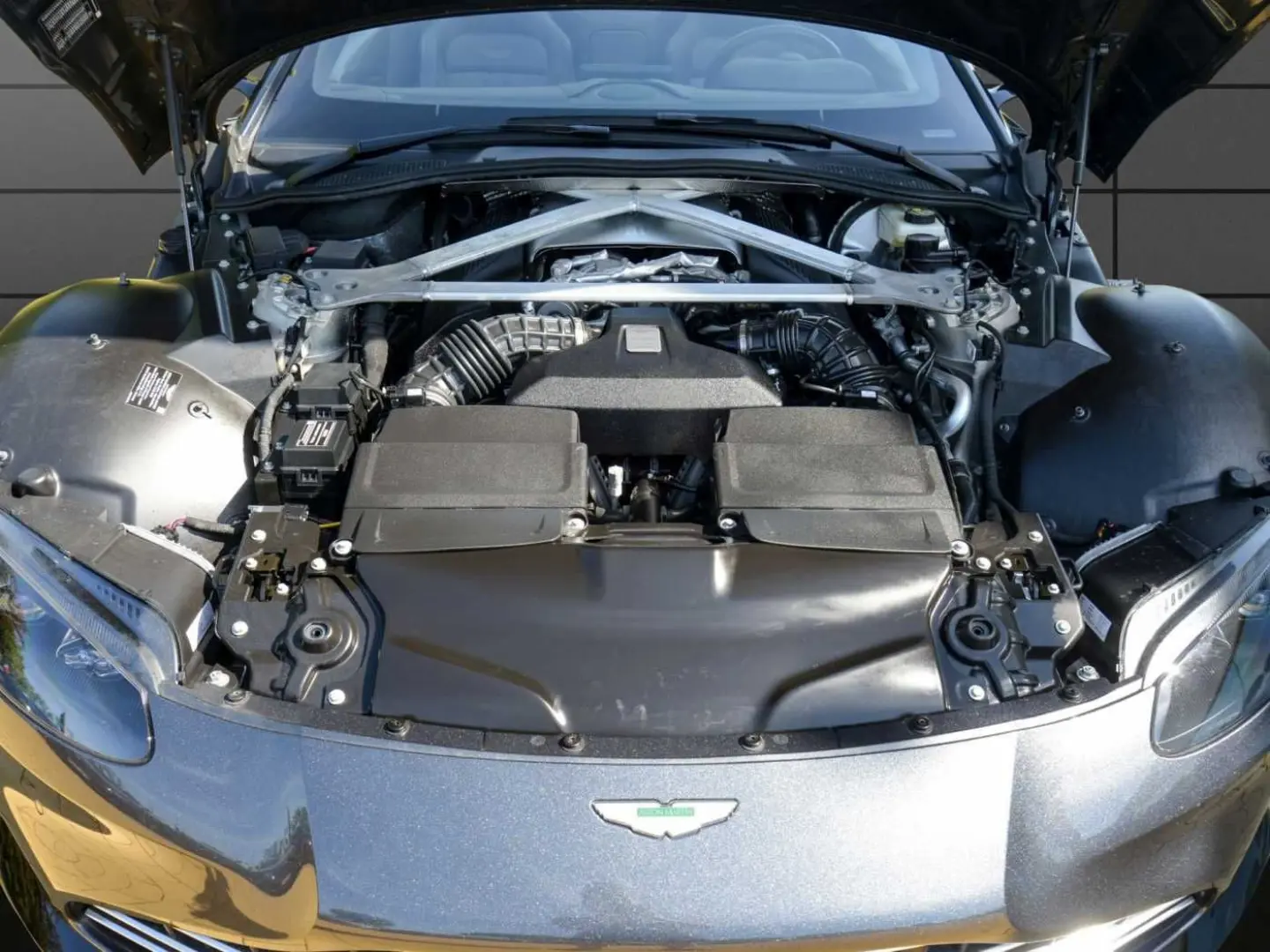 V8 Vantage Roadster