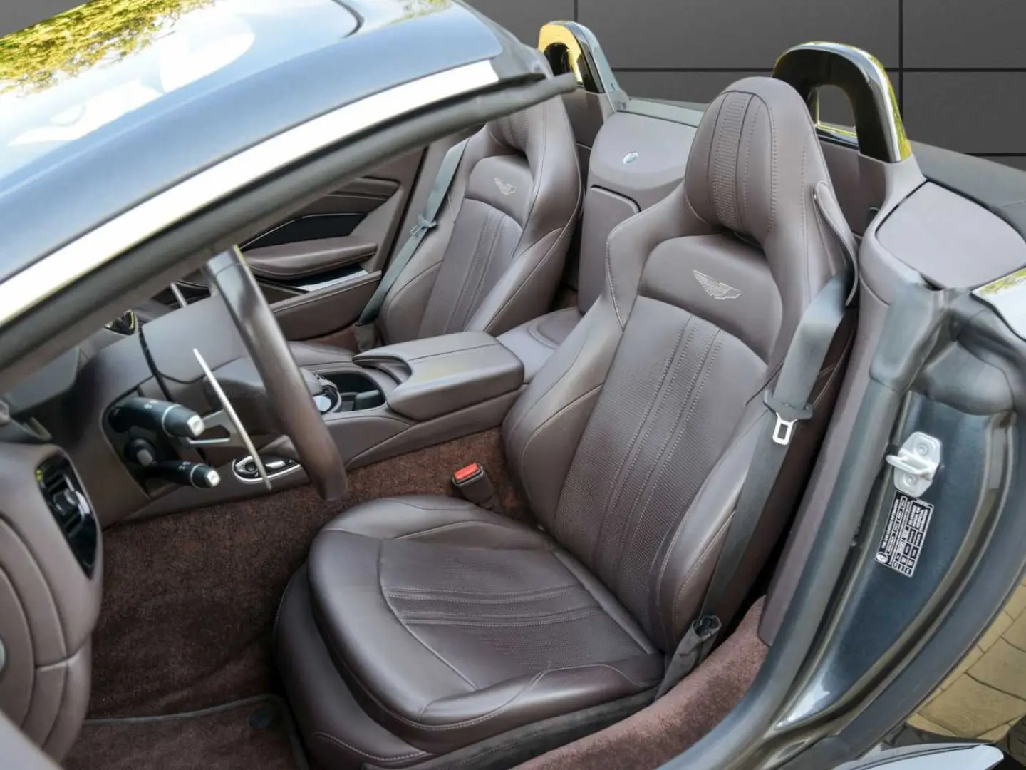 V8 Vantage Roadster