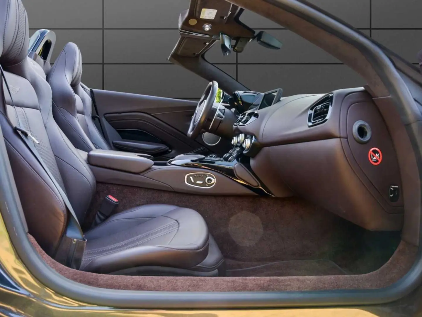 V8 Vantage Roadster