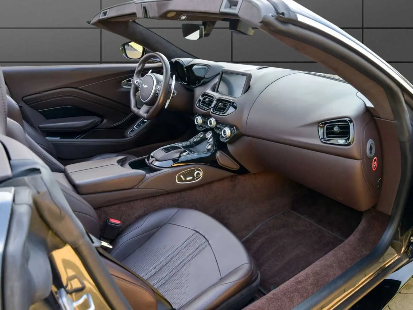 V8 Vantage Roadster