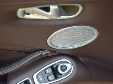 V8 Vantage Roadster