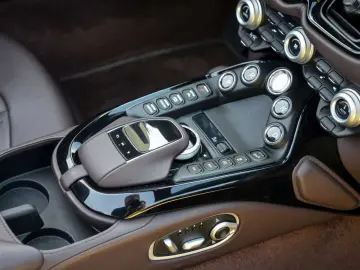 V8 Vantage Roadster