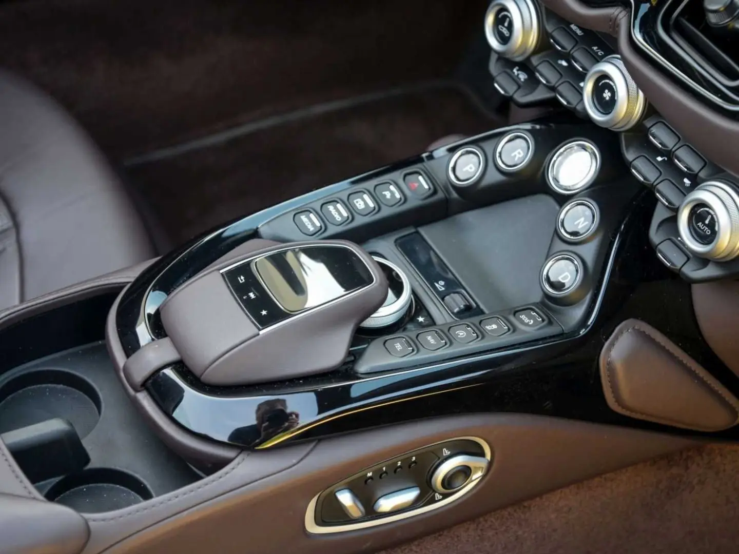 V8 Vantage Roadster