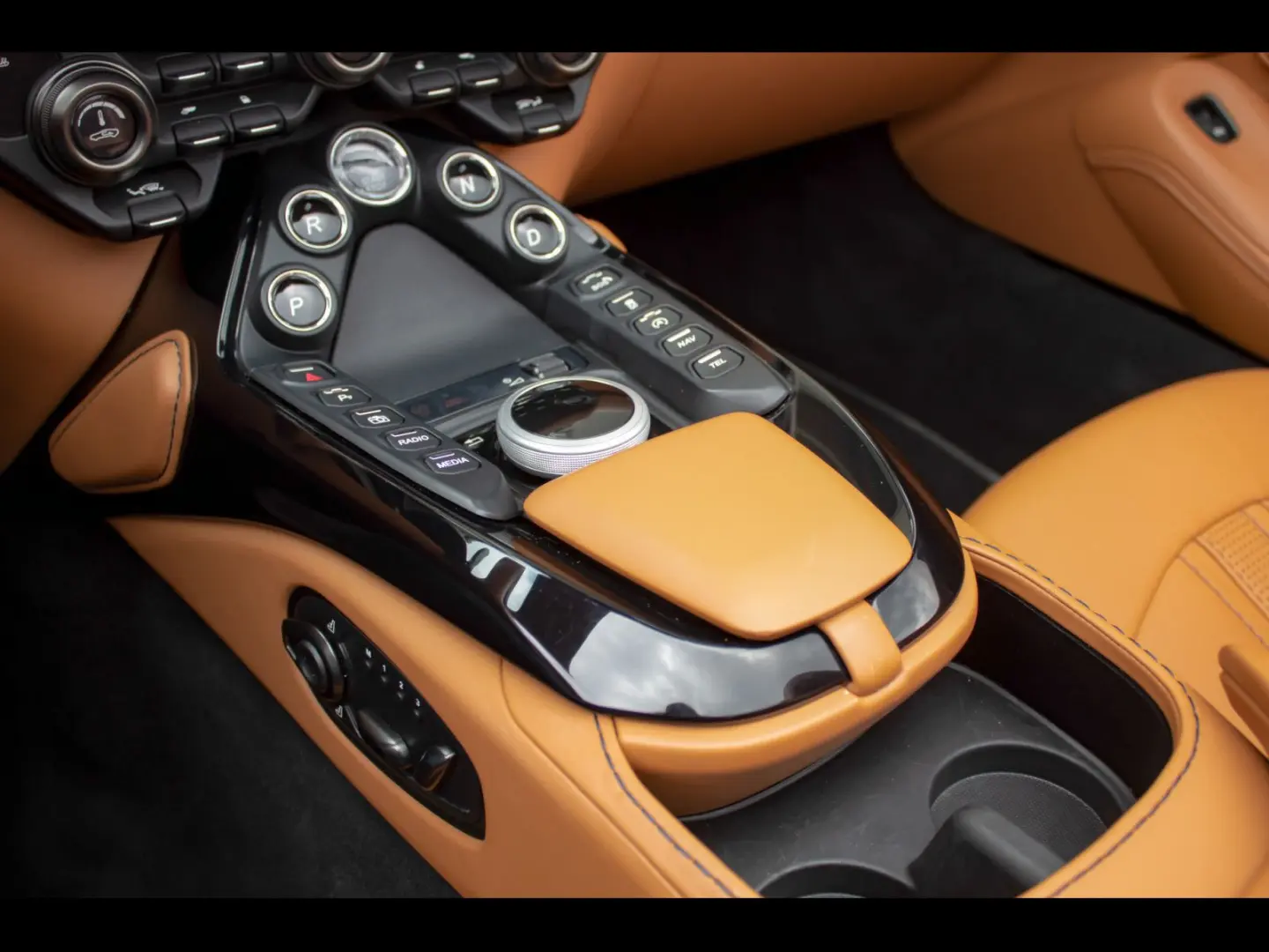 V8 Vantage ROADSTER 12 25 XPEL