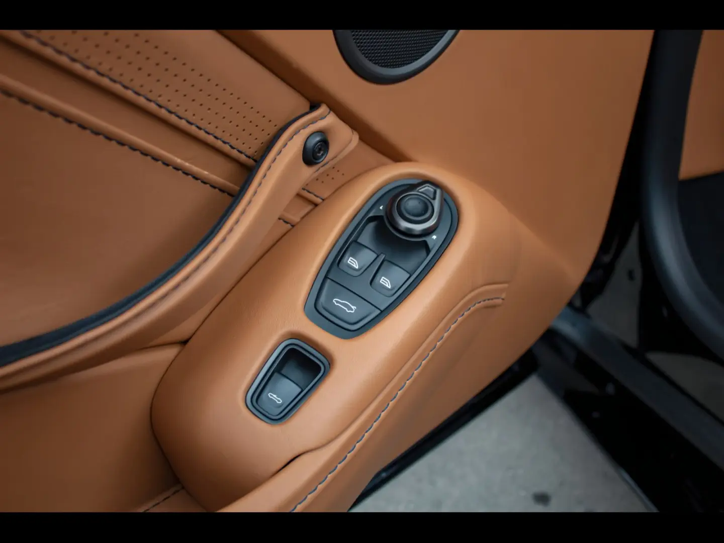 V8 Vantage ROADSTER 12 25 XPEL