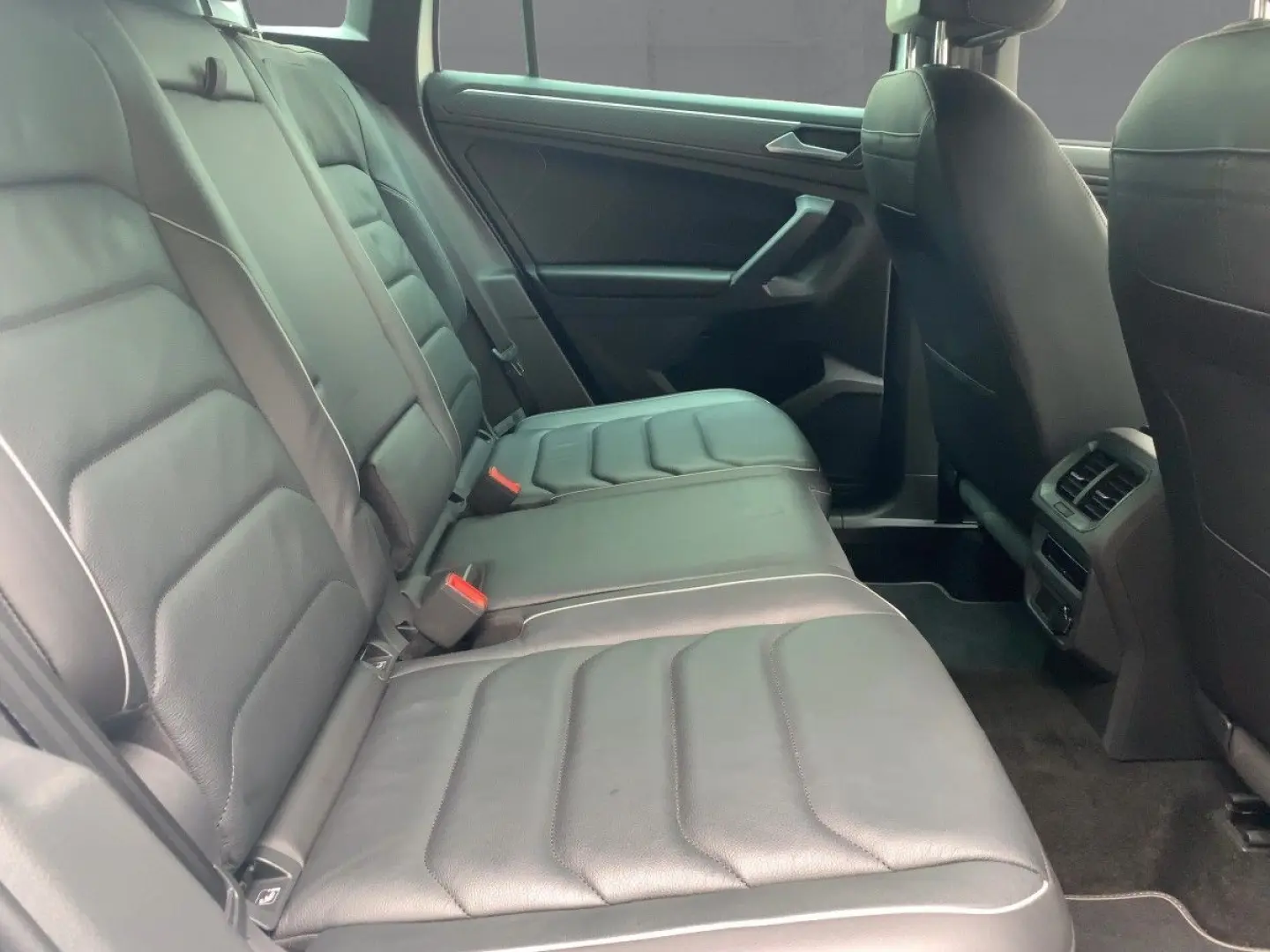 Tiguan 2.0 TDI DSG 4M R-Line MATRIX NAV 20  LEDE