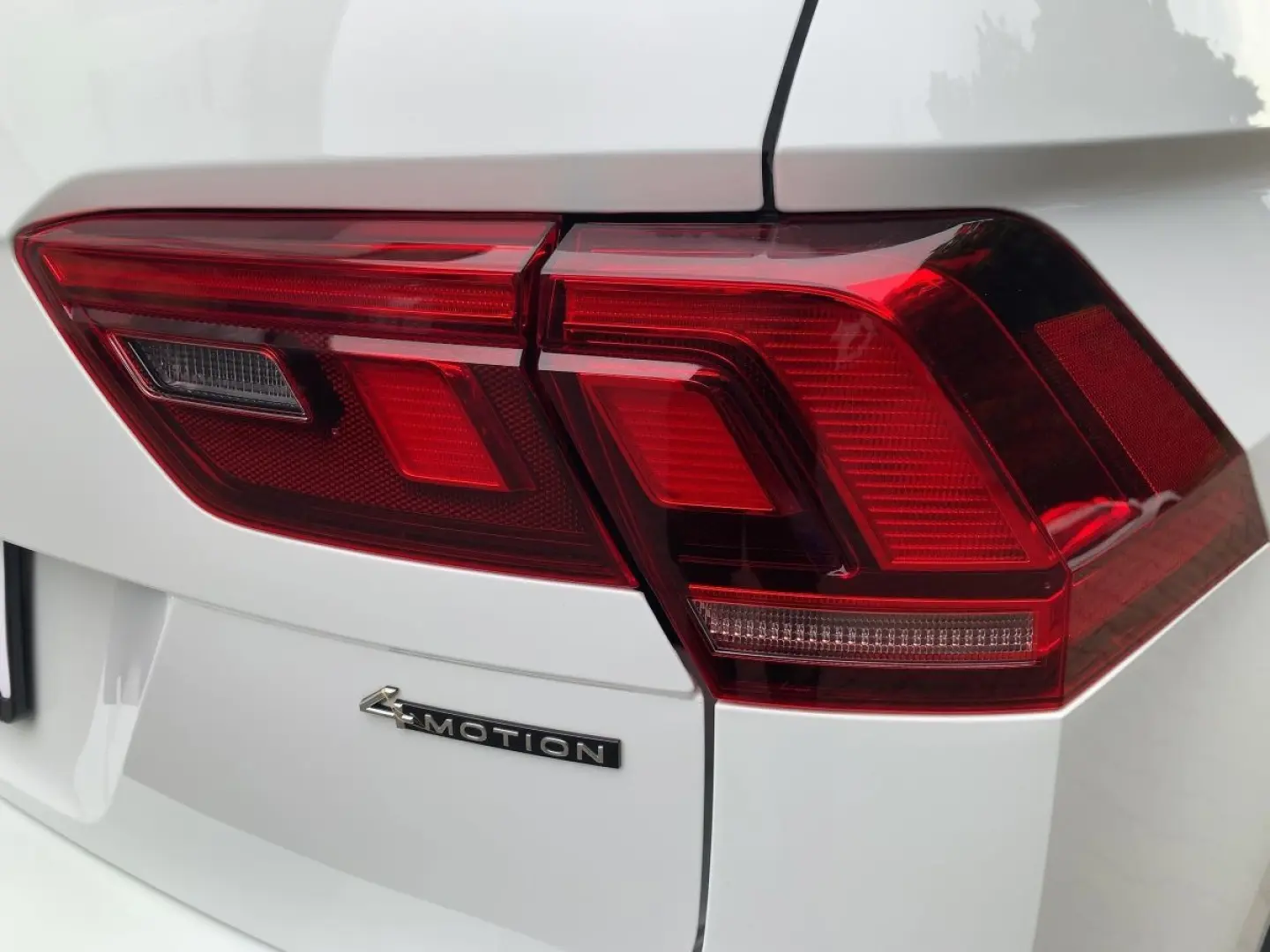 Tiguan 2.0 TDI DSG 4M R-Line MATRIX NAV 20  LEDE