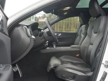 XC60 B5 R-Design Pano 360  Massage Nappa ACC 22