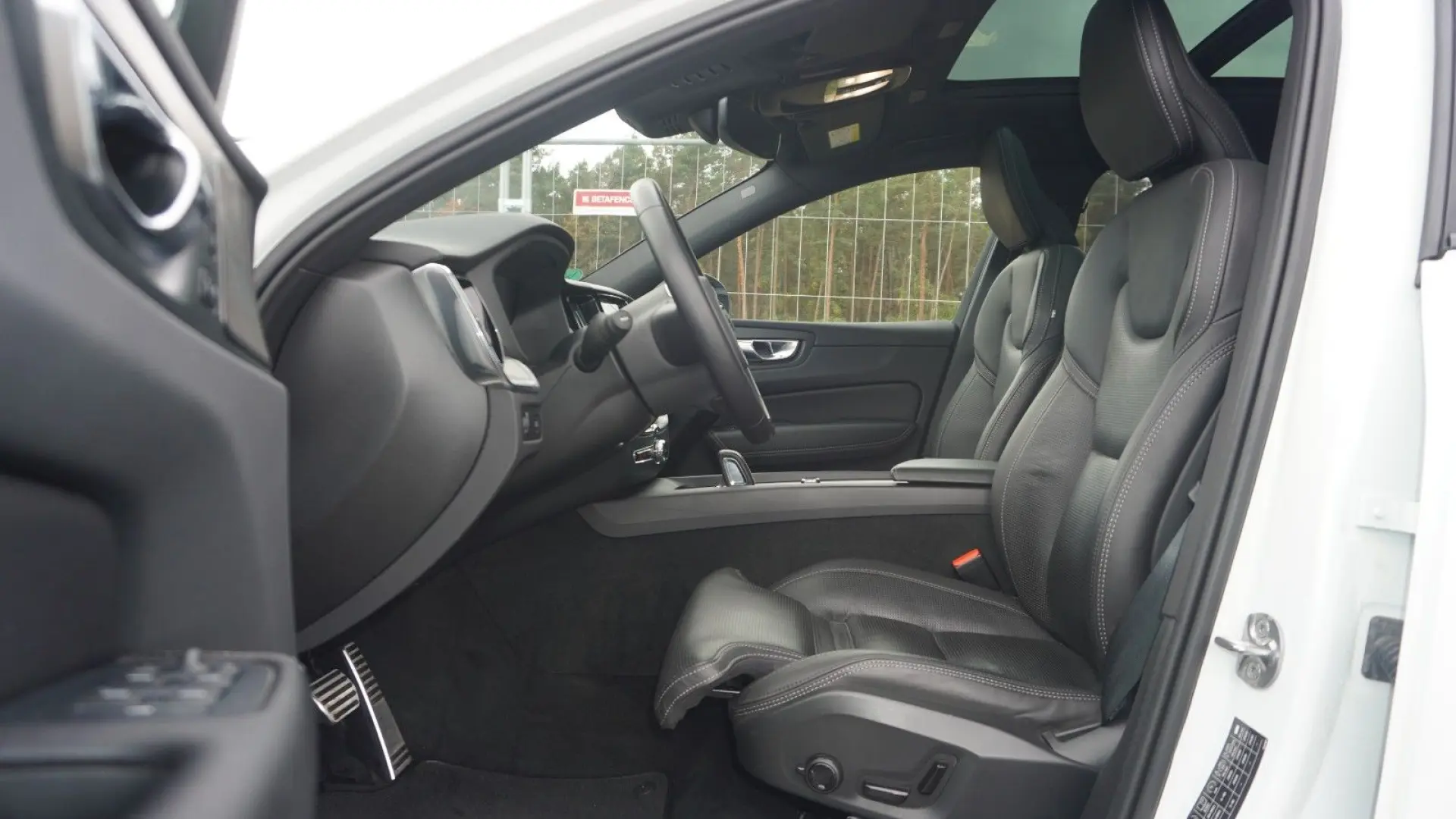 XC60 B5 R-Design Pano 360  Massage Nappa ACC 22