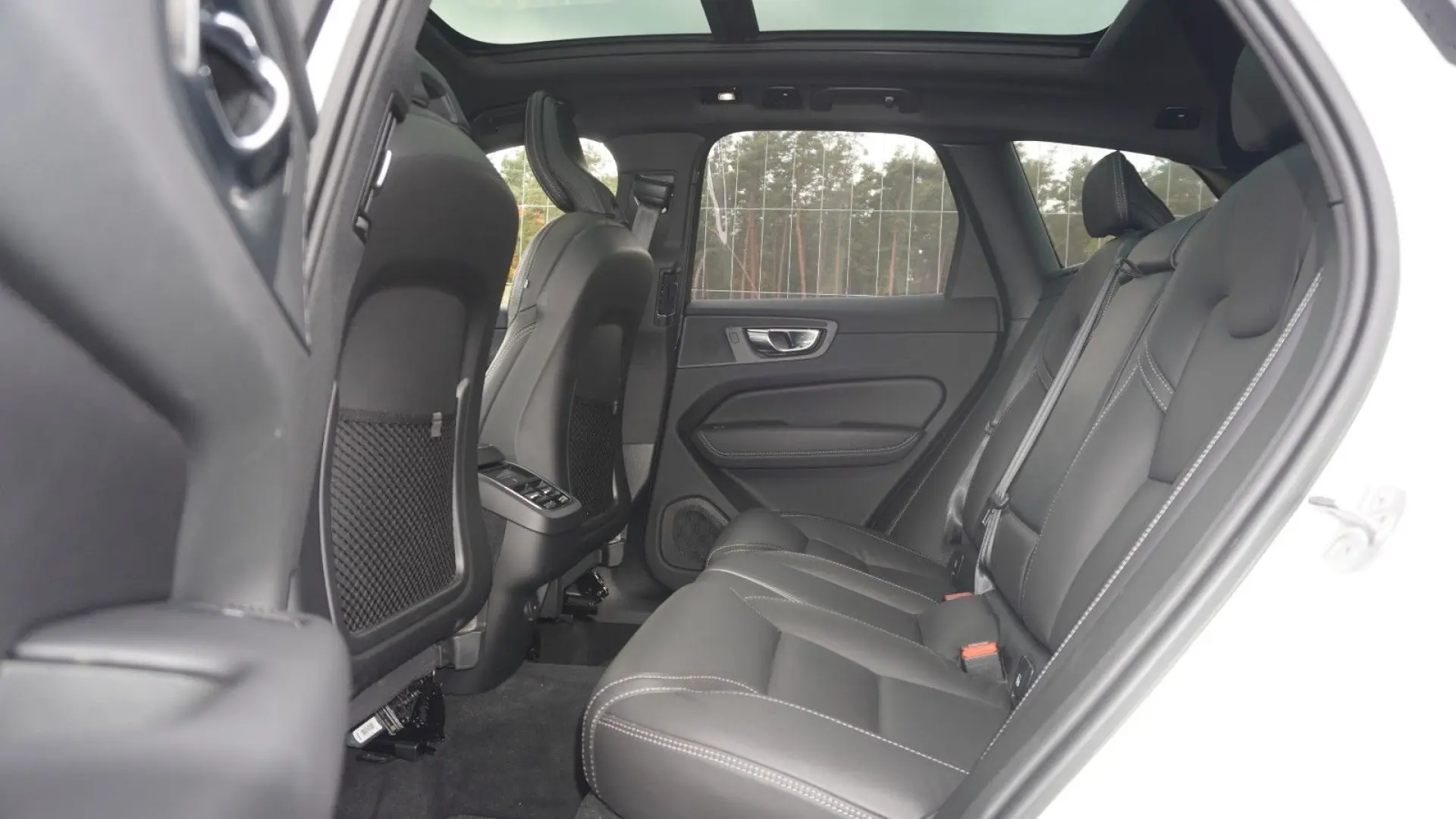 XC60 B5 R-Design Pano 360  Massage Nappa ACC 22