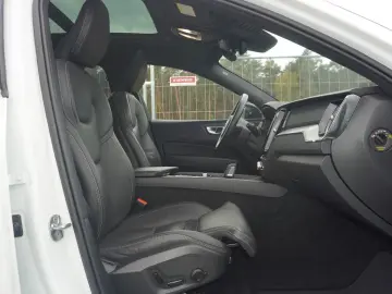 XC60 B5 R-Design Pano 360  Massage Nappa ACC 22
