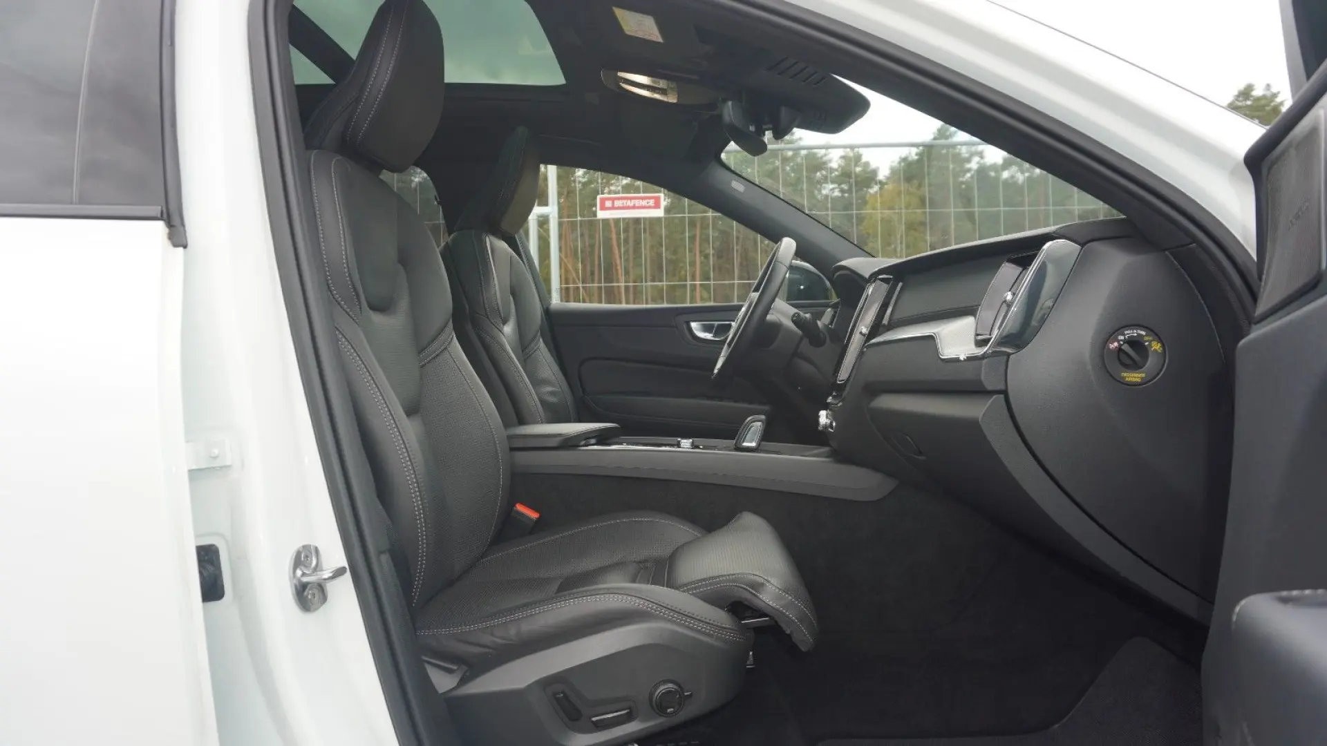 XC60 B5 R-Design Pano 360  Massage Nappa ACC 22