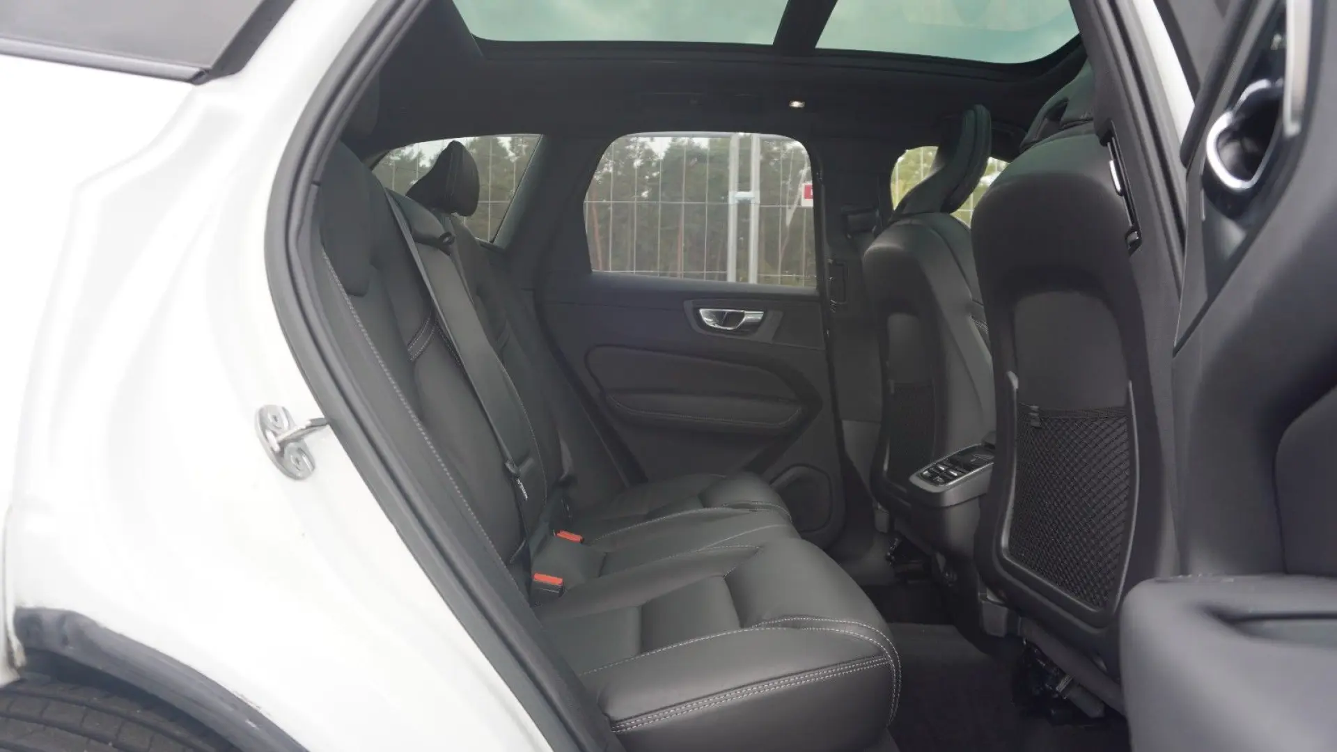 XC60 B5 R-Design Pano 360  Massage Nappa ACC 22