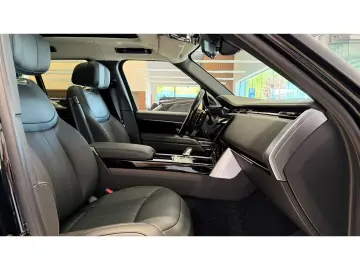 Land Rover Range Rover P550e Autobiography BLACK AHK 22