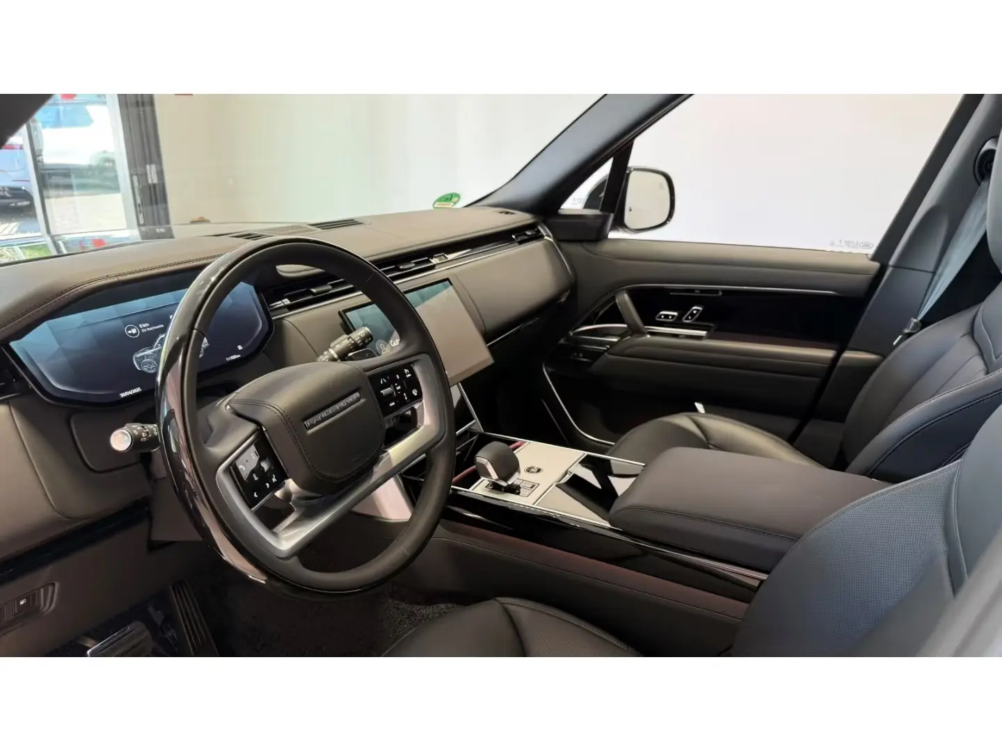 Land Rover Range Rover P550e Autobiography BLACK AHK 22