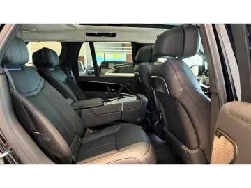 Land Rover Range Rover P550e Autobiography BLACK AHK 22