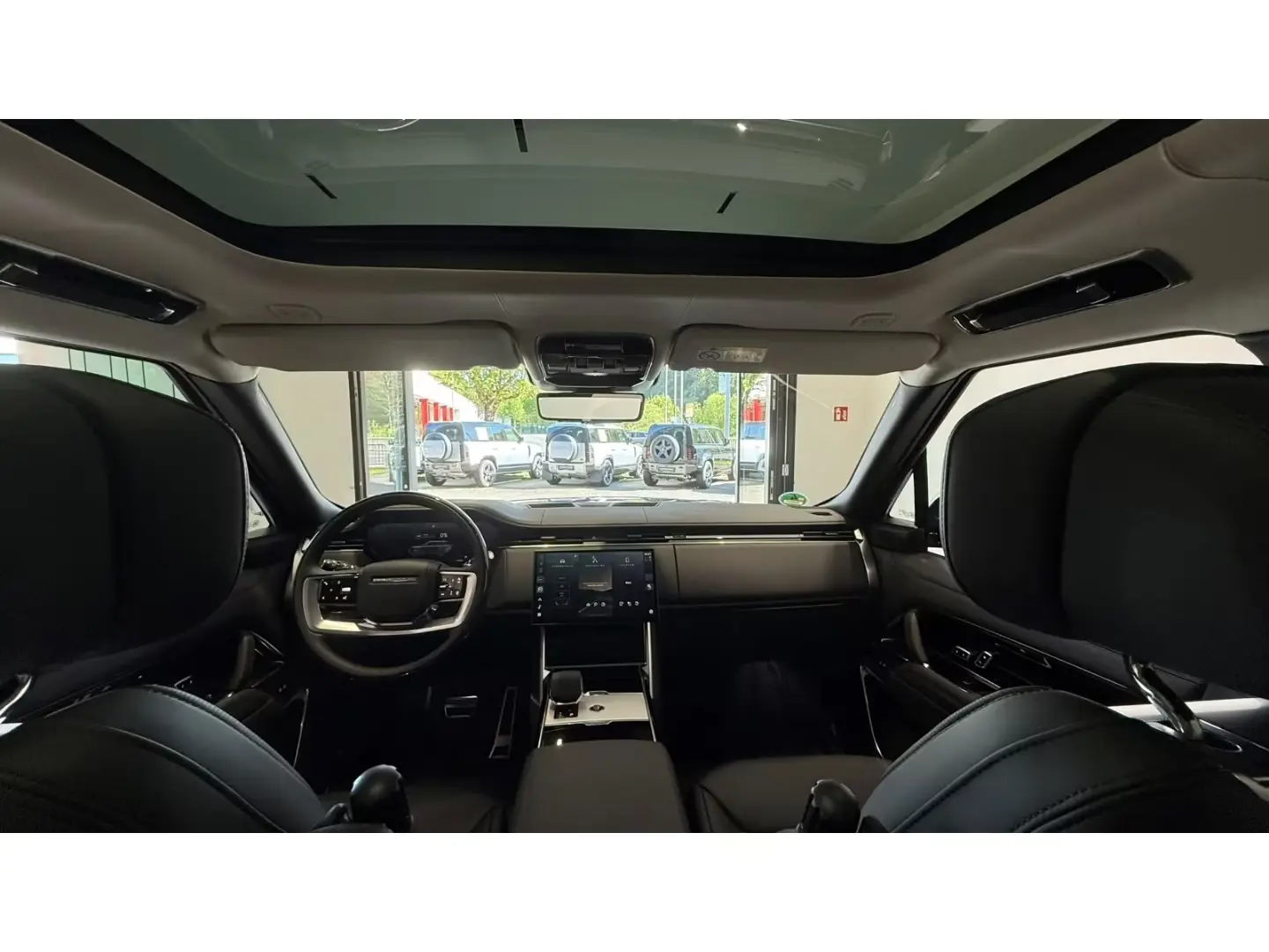 Land Rover Range Rover P550e Autobiography BLACK AHK 22