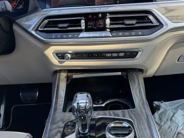BMW X7 M50