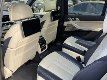 BMW X7 M50