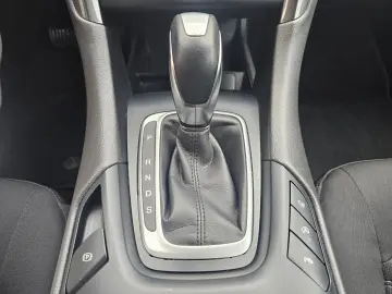 Ford Mondeo 1.5 EcoBoost 165 CP cutie automata