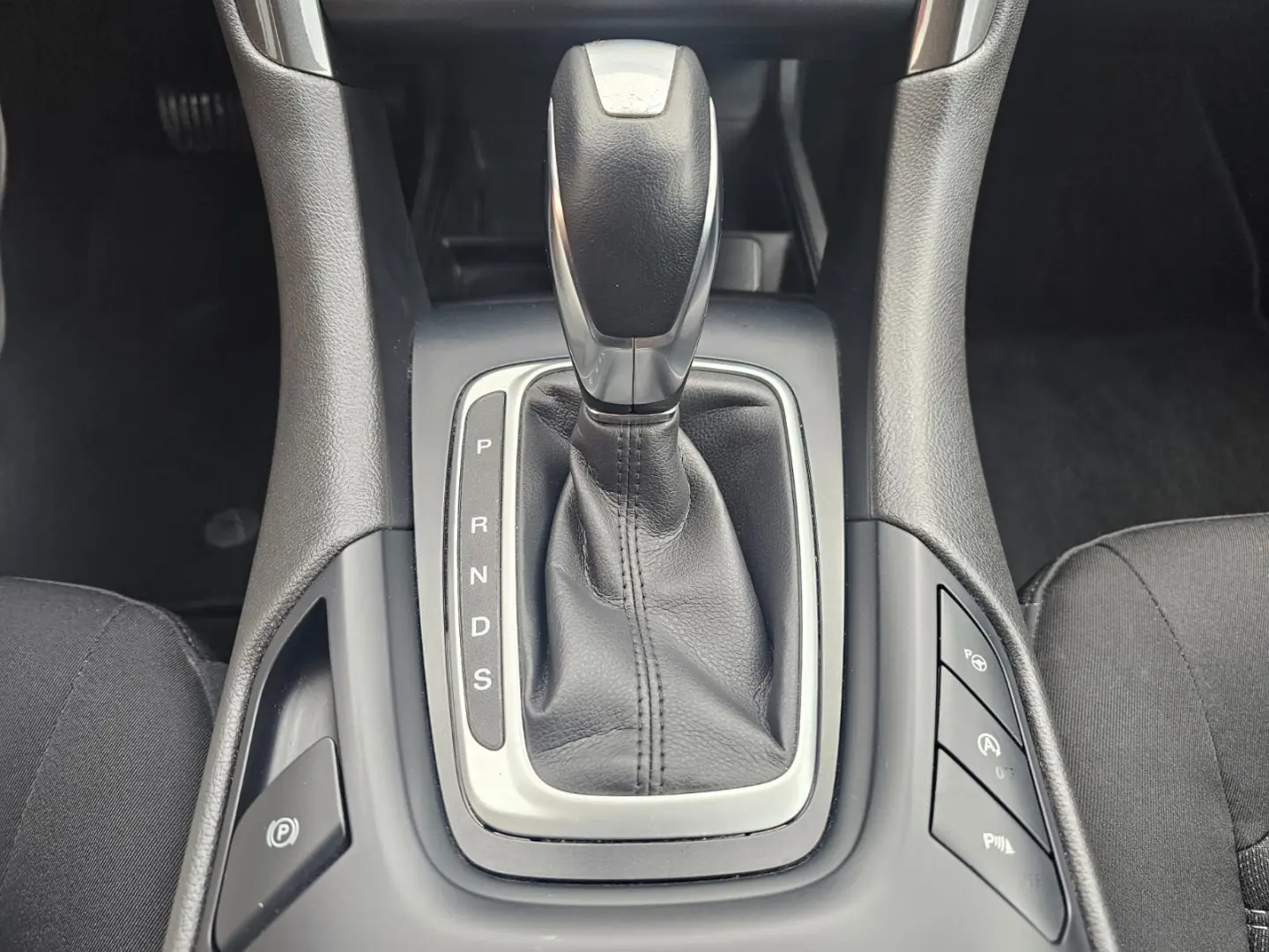 Ford Mondeo 1.5 EcoBoost 165 CP cutie automata