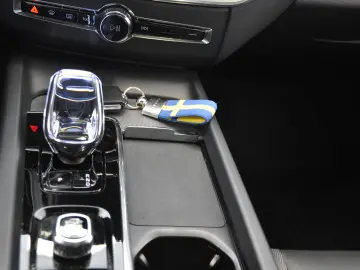 VOLVO XC 60 T6 RECHARGE 386 cp