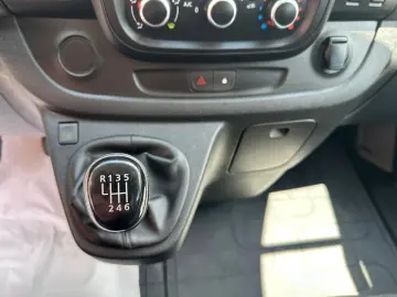 Renault Trafic 8 1 locuri 2.0 Blue dCi 120 CP