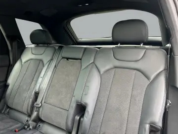 Audi Q7 45 TDI quattro S-LINE