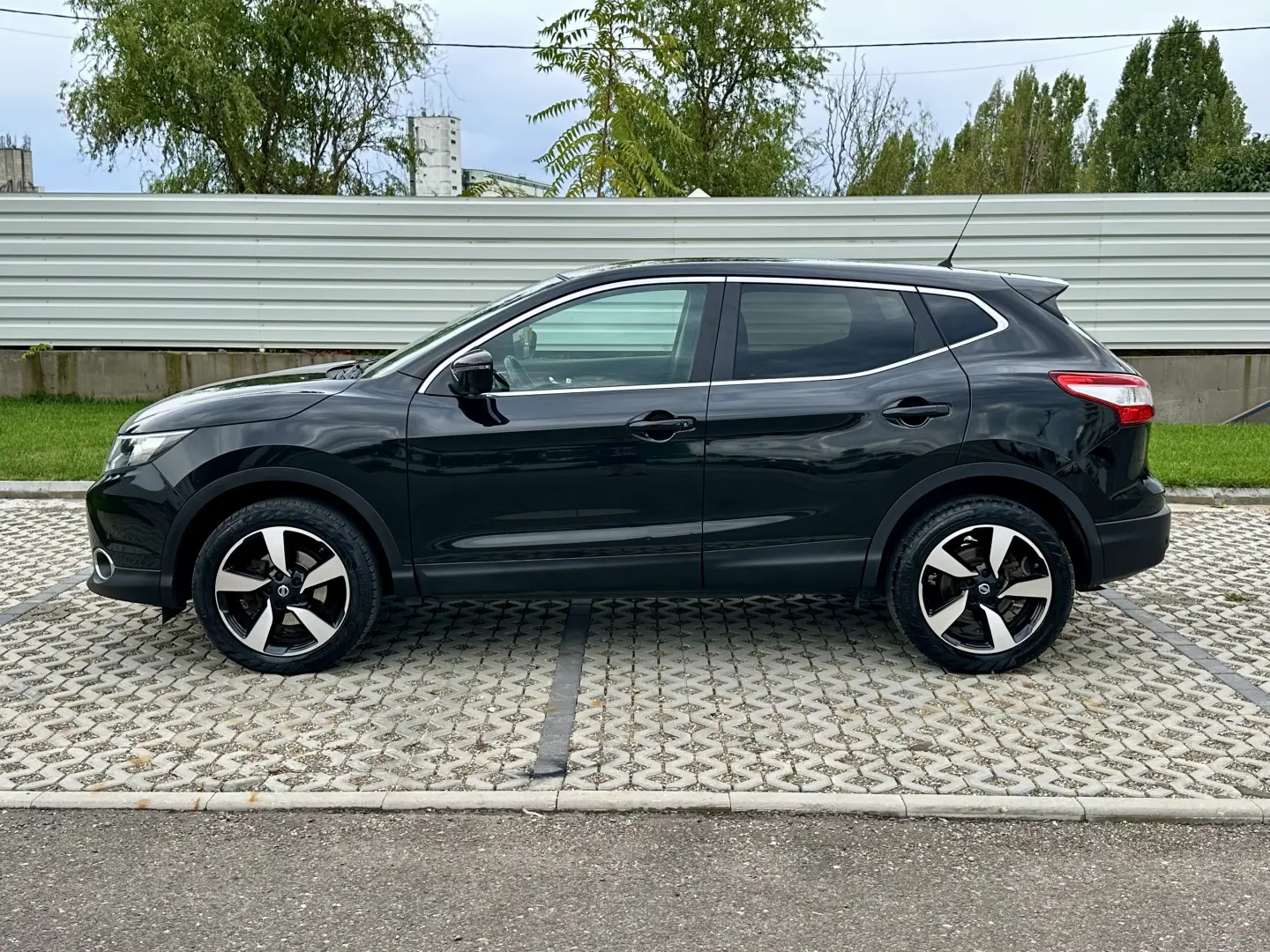Nissan Qashqai    carlig remorcare   157.000 km   camera 360