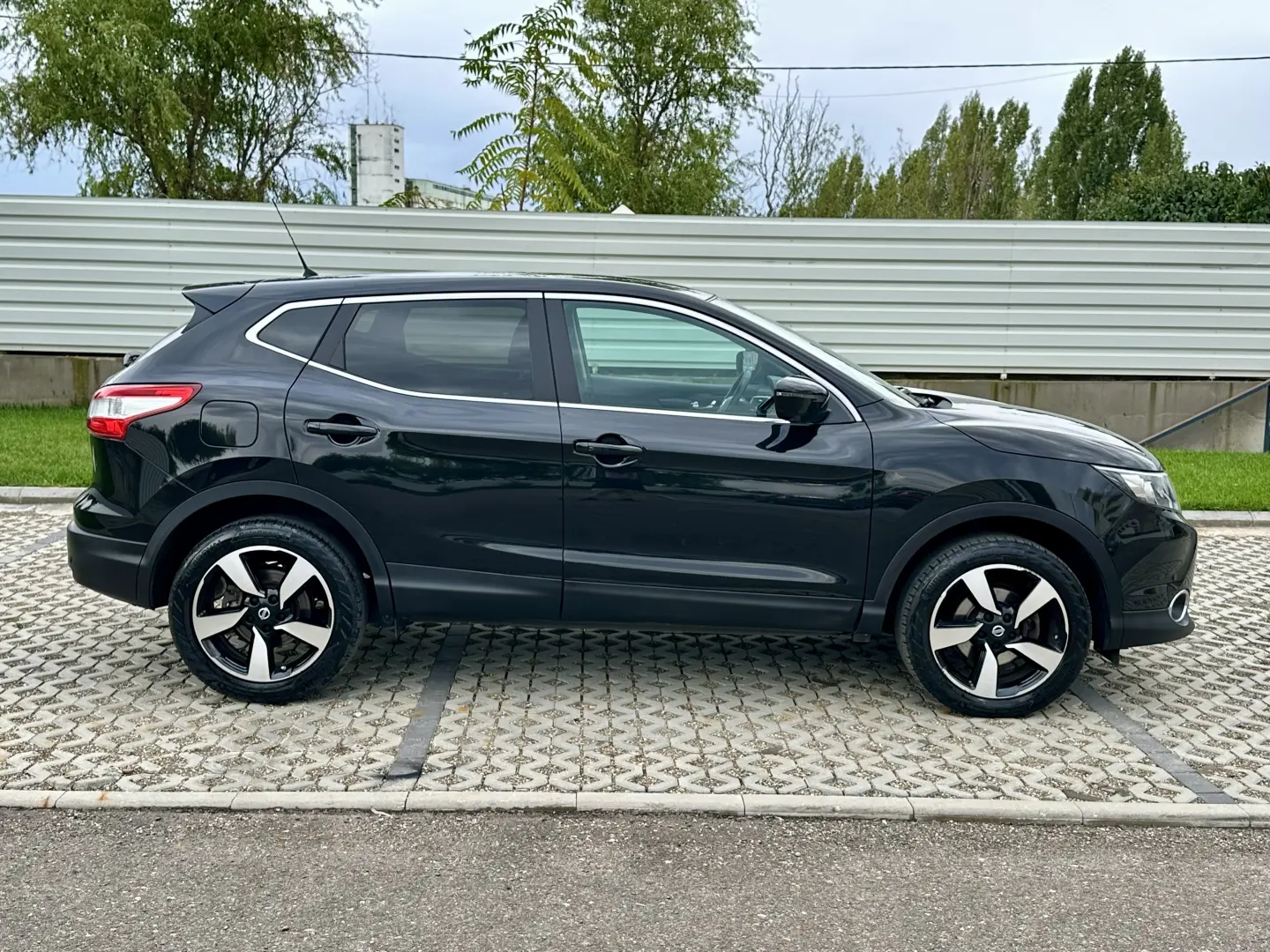 Nissan Qashqai    carlig remorcare   157.000 km   camera 360
