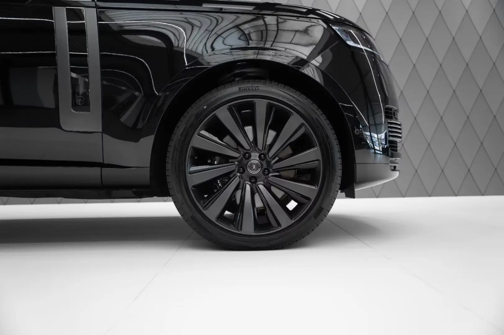 Land Rover Range Rover P615 SV LWB 2025 BLACK RED SUITE