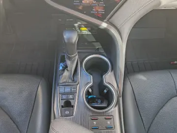 Toyota Camry Luxury