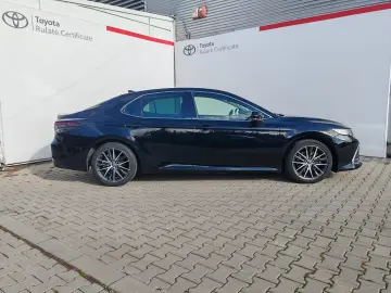 Toyota Camry Luxury