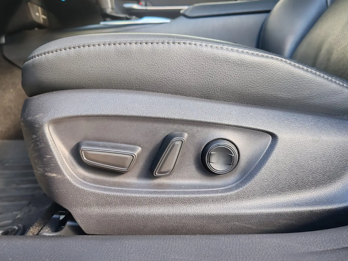 Toyota Camry Luxury