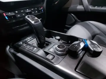 Ghibli NAVI SHZ MEMO-SIT XENON SPORT CARPLAY