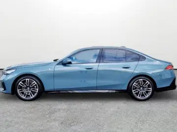 BMW 520 în limuzină M-Sport AHK Pano 360