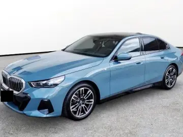 BMW 520 în limuzină M-Sport AHK Pano 360