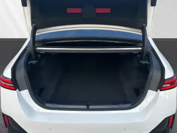 BMW 520 i M Sport Limousine Panorama Alb