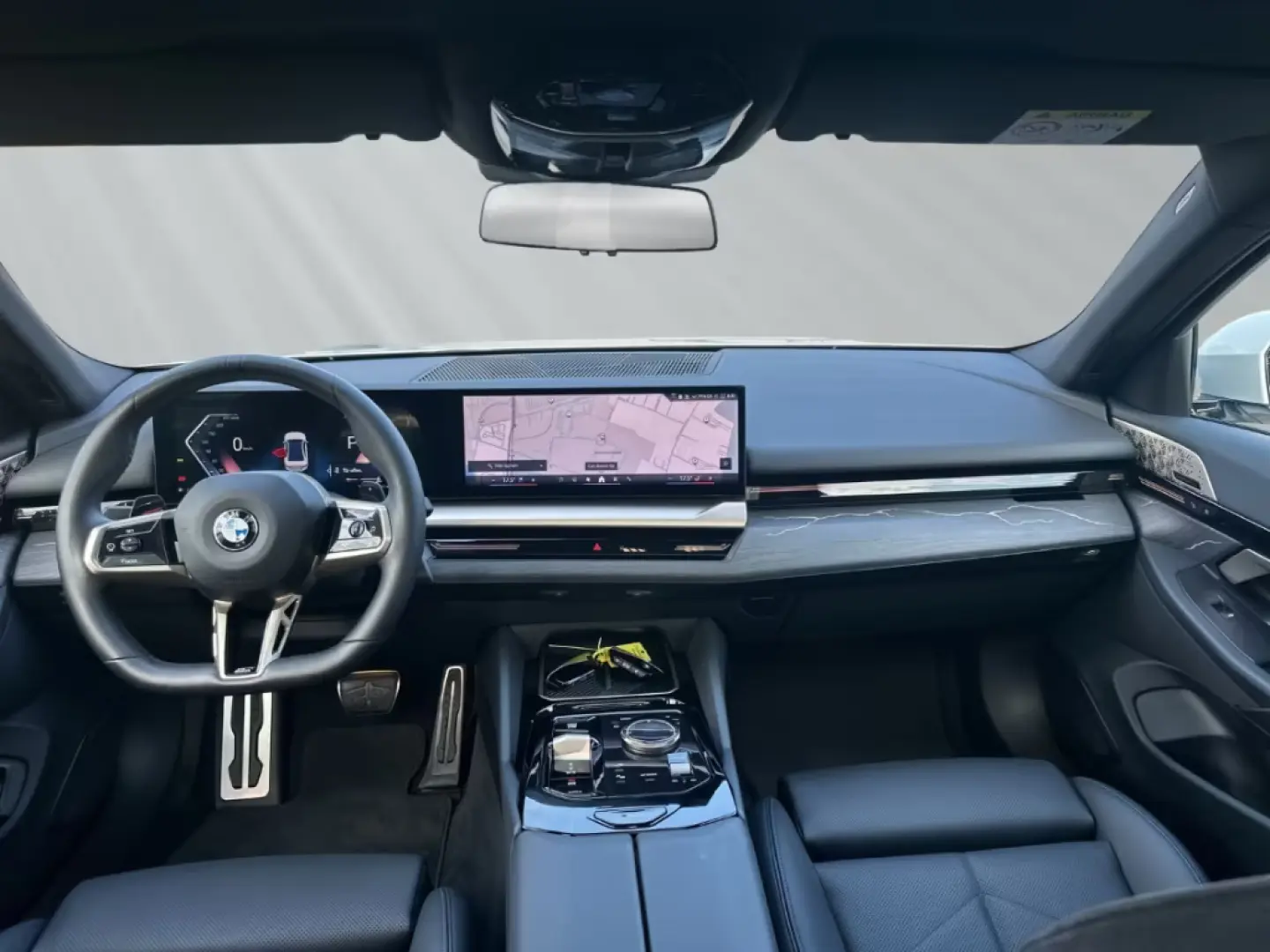 BMW 520 i M Sport Limousine Panorama Alb