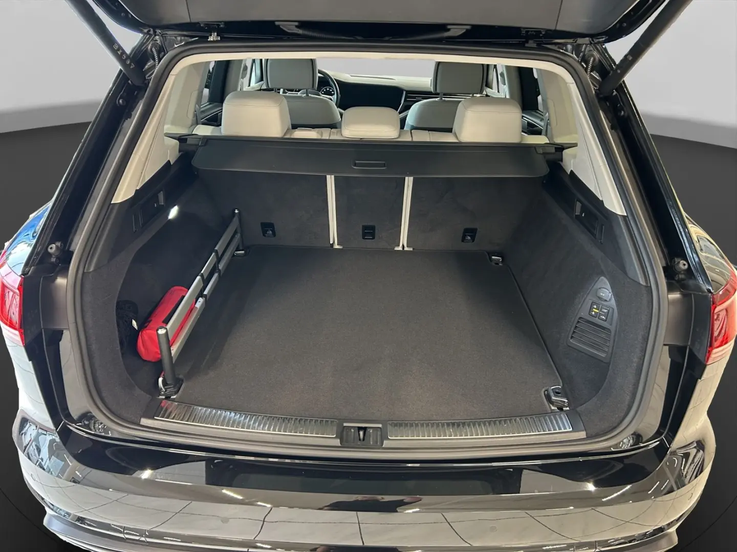 Touareg 3.0 V6 TDI 4Motion Elegance  NACHT LUFT