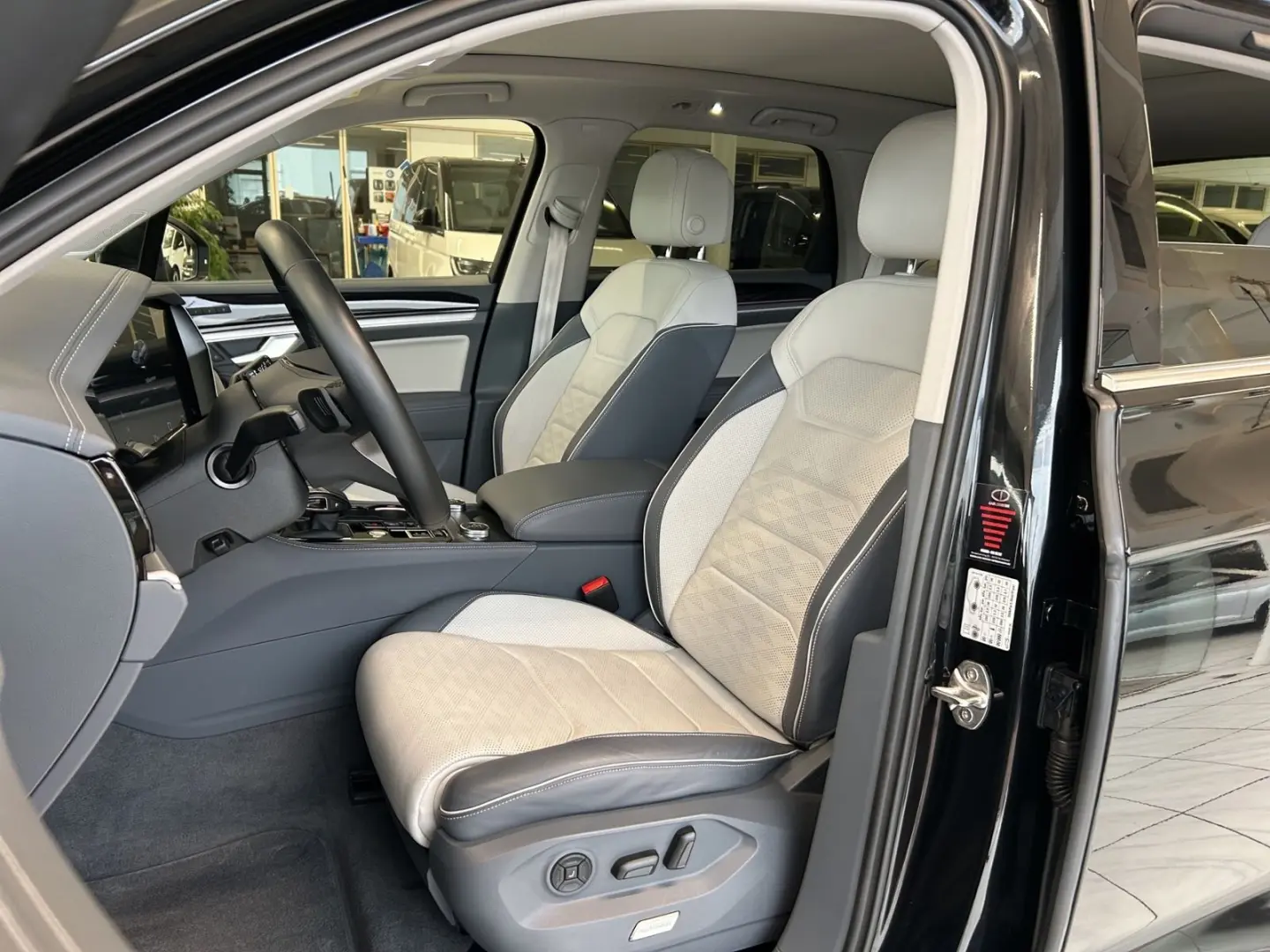 Touareg 3.0 V6 TDI 4Motion Elegance  NACHT LUFT