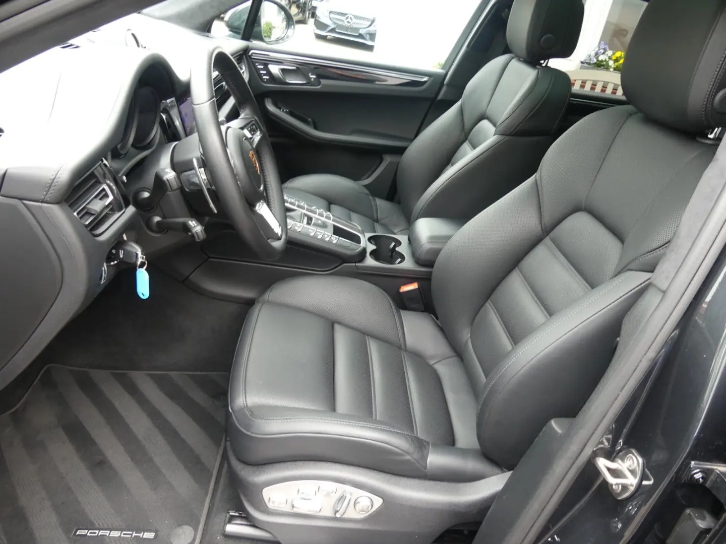 Macan Turbo  2. Hd.  SH-Porsche  Pano.  Sound...