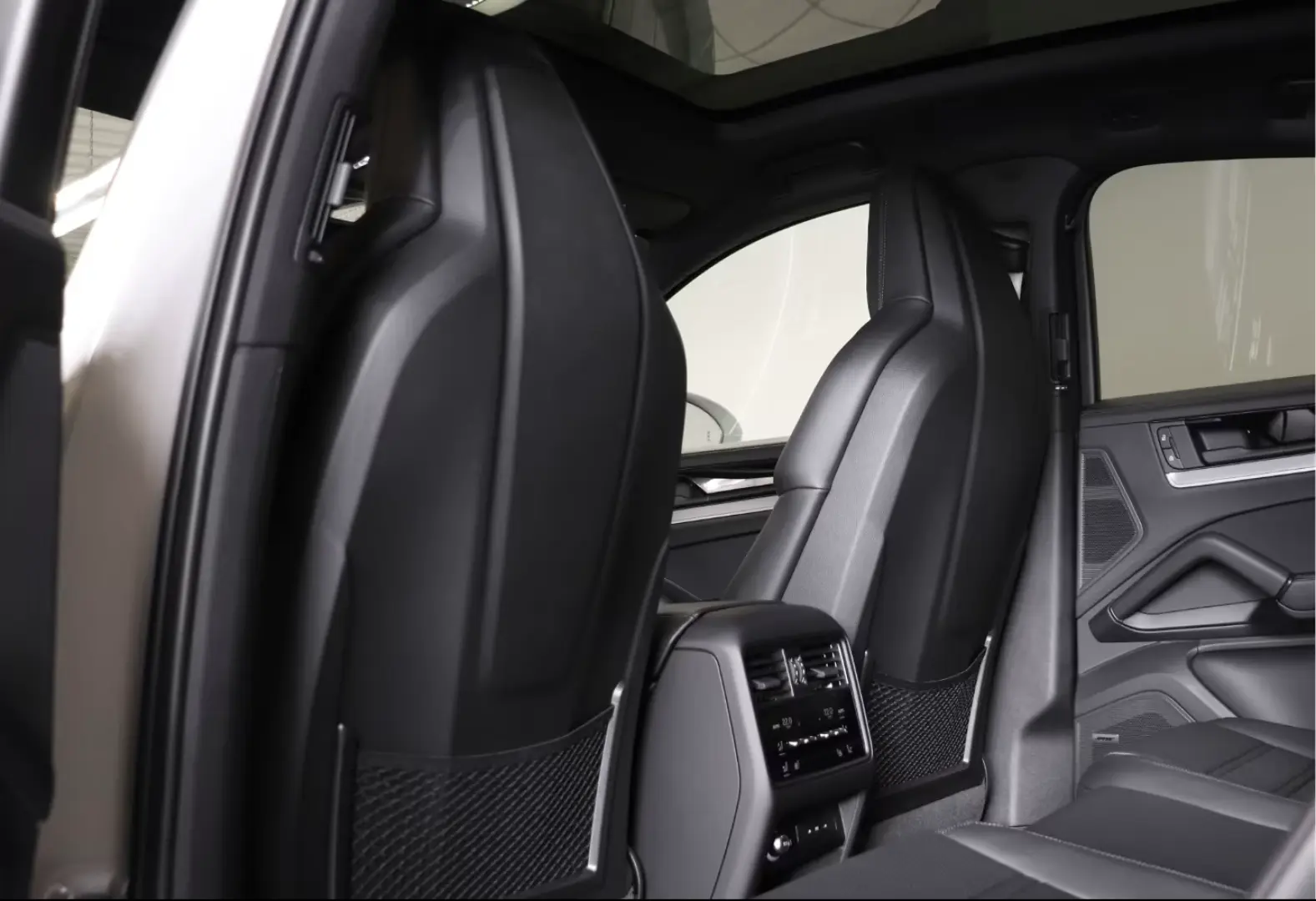 Porsche Cayenne E-Hybrid Coupe Sport Design