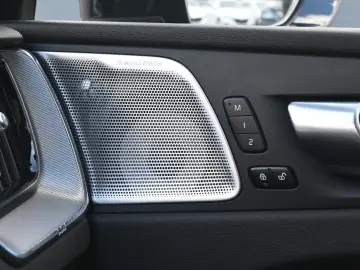 XC60 B5 D AWD R-Design 360  HuD LUFT ACC AHK