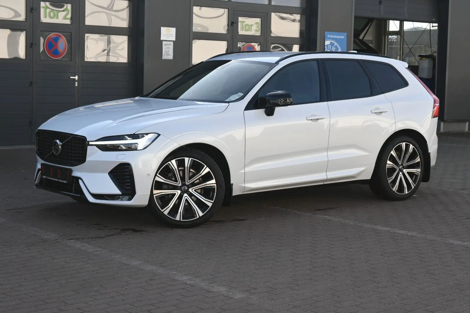 XC60 B5D AWD R-Design LUFT 360 H&K STHZ HUD QI