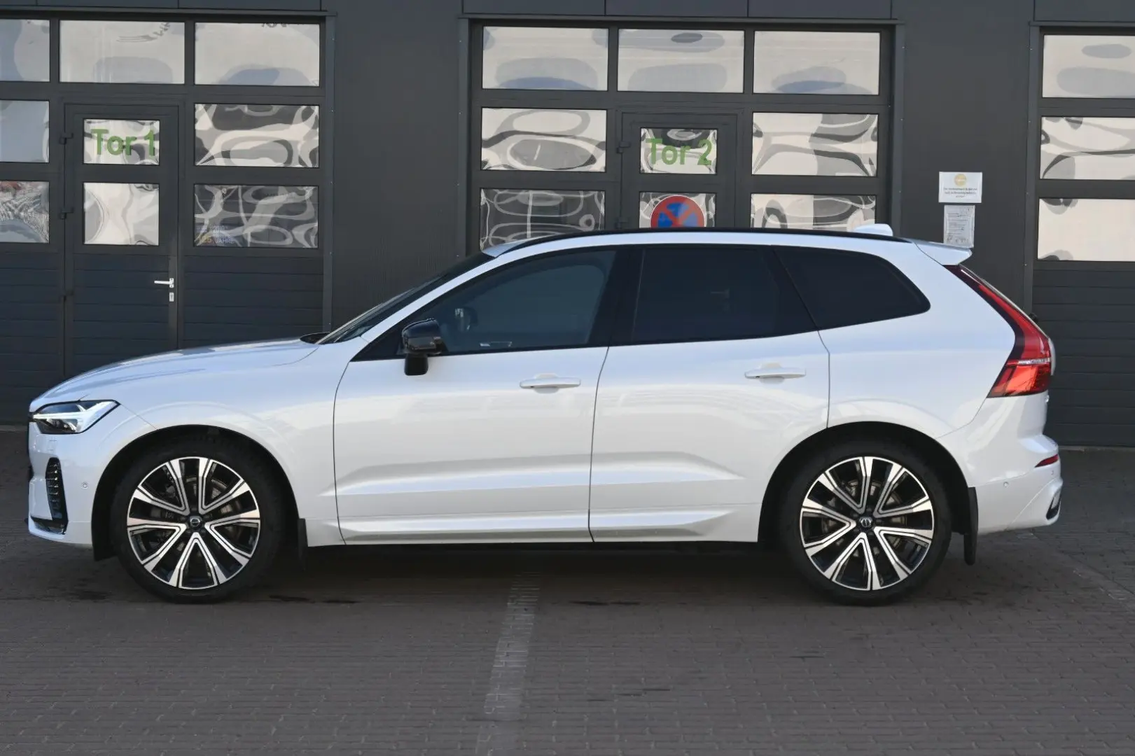 XC60 B5D AWD R-Design LUFT 360 H&K STHZ HUD QI